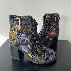 Diba Embroidered Floral Tapestry Ankle Boots | Lace Up Zip | Size 6